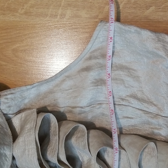 Samuel Dong gold sleeveless blouse with collar and ruffle small - Picture 9 of 10